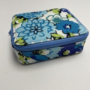 Vera Bradley Travel Pill Box Blueberry Blossom Bloom White Blue Zipper Small